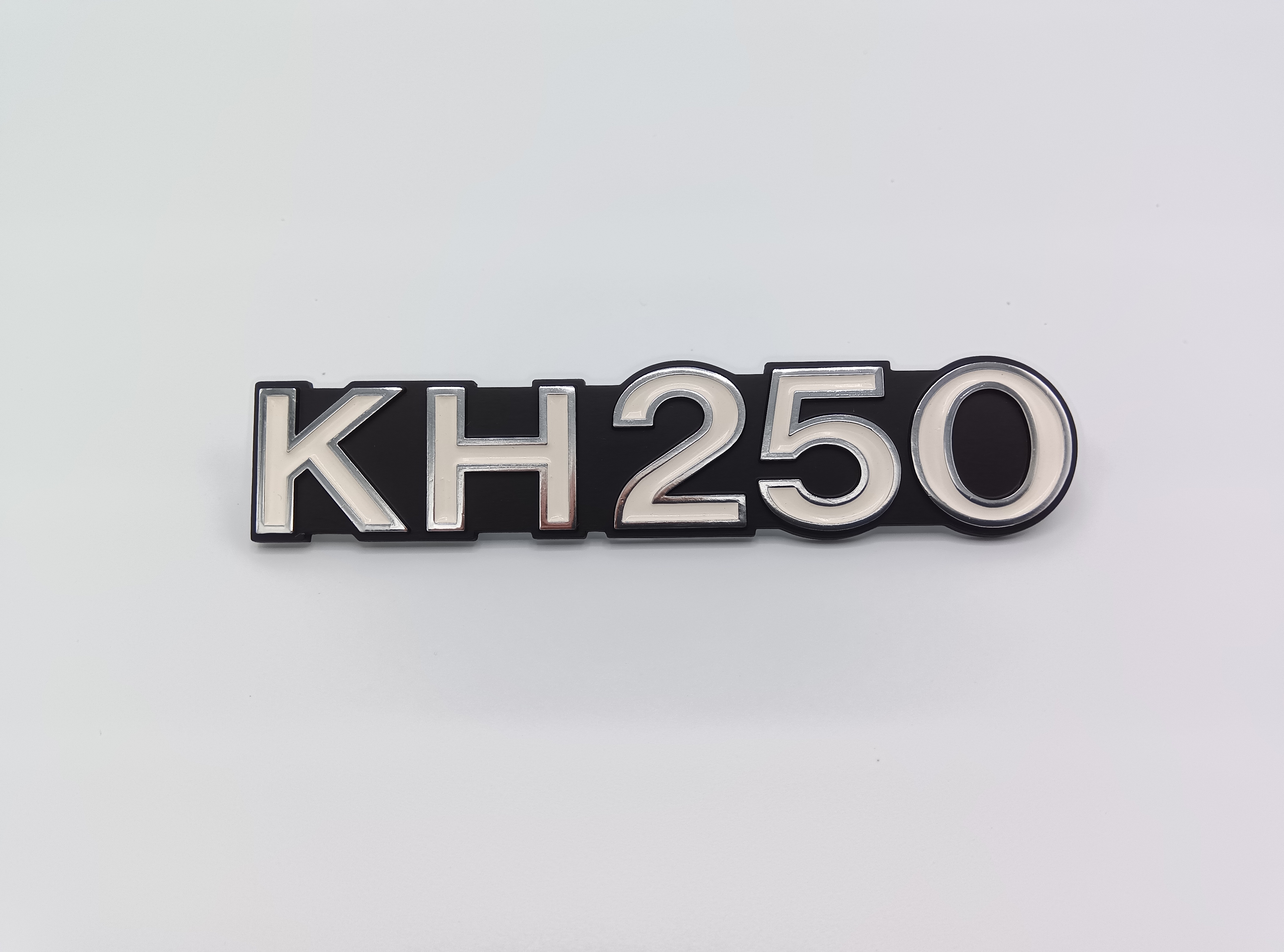 1975年 KH250 SIDE COVER EMBLEM "KH250"